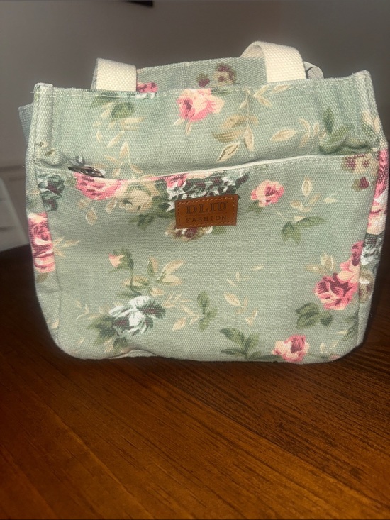 DLIU Fashion Handbags - Floral Canvas lunch Bag in Sage Green
